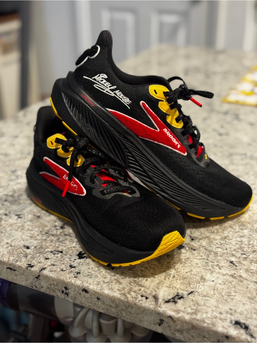 Brooks Ghost 17 Mickey Mouse Women’s Shoes